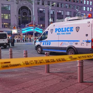 Une tragédie à Times Square : attaque au couteau et intervention policière
