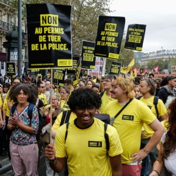Manifestations à Paris contre la loi sur l&rsquo;usage légitime des armes par les forces de l&rsquo;ordre