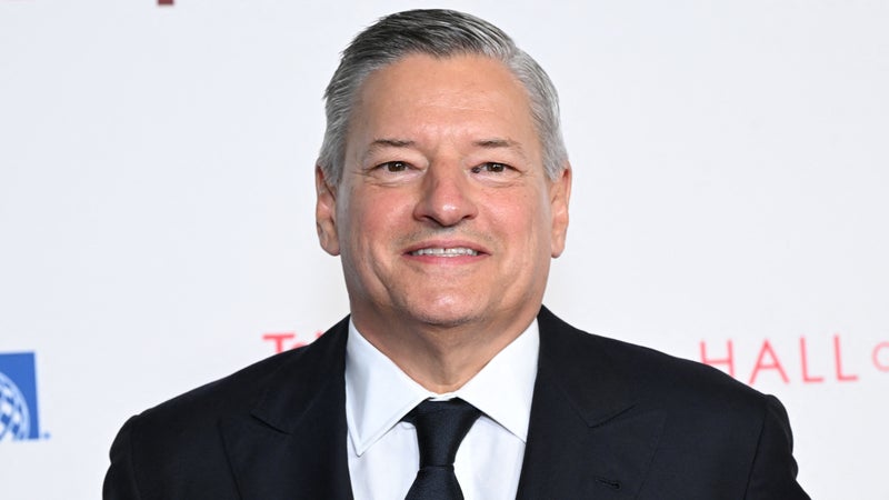 3a83f714-0a11-4b22-9336-beeb03540731 Ted Sarandos reçoit la Légion d’honneur lors du sommet Lumière