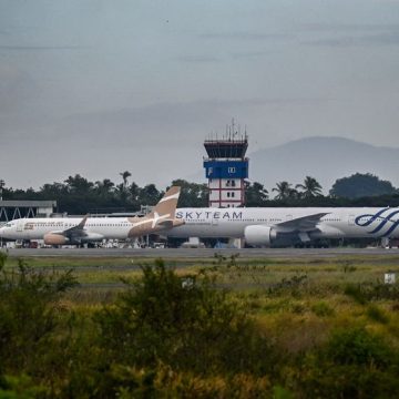 Les aéroports indonésiens suspendent leurs activités après l&rsquo;éruption du volcan Anak Krakatoa