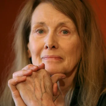 Annie Ernaux en lumière : réflexions sur son œuvre et son époque