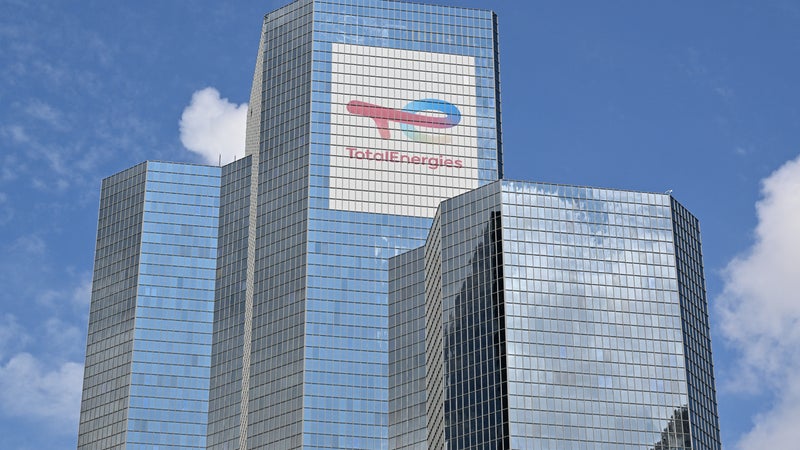 4cab8bd0-6362-40e5-a778-150a59beb3e7 TotalEnergies investit 100 millions d’euros dans l’IA avec Mistral