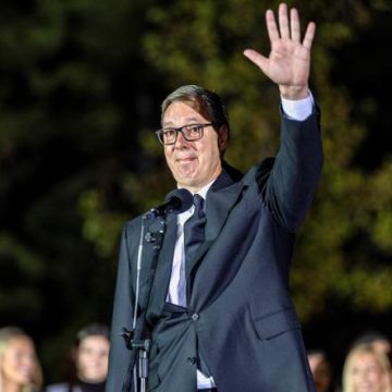 4d32554f-4dd3-488b-90d0-d92a5f2332f8 La démission du président serbe Aleksandar Vucic en vue des élections anticipées