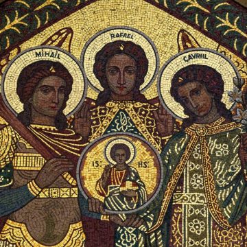 Mosaic of The three archangels, Saint Michael, Saint Gabriel, and Saint Raphael surrounding and protecting Jesus. Les Archanges : Gardiens Invisibles de Nos Luttes Intérieures