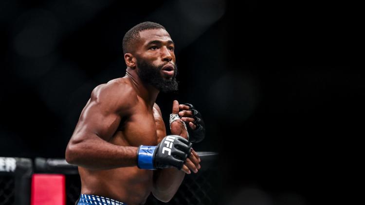 5511bc65-0b8c-4f81-a9d0-0f285f2b8759 Salahdine Parnasse brille lors de ses débuts à l’UFC Paris
