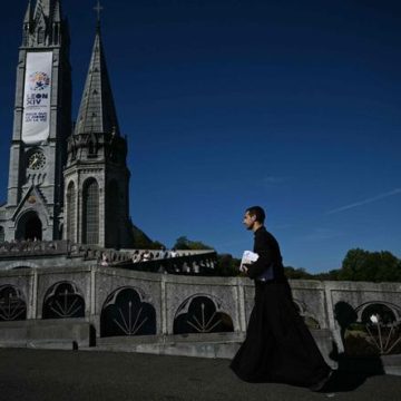 Visite du pape Léon XIV et rencontres à Lourdes