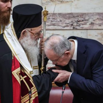 59e9601c-47c3-4142-8631-0bea01466ca0 Le débat sur l’augmentation des salaires des évêques en Grèce