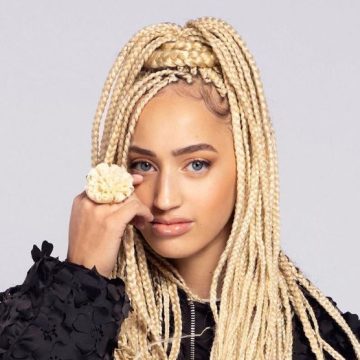 Monroe se Prépare à Chanter pour le Pape Léon XIV