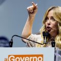 Giorgia Meloni annonce des mesures sur le voile intégral et les étudiants étrangers