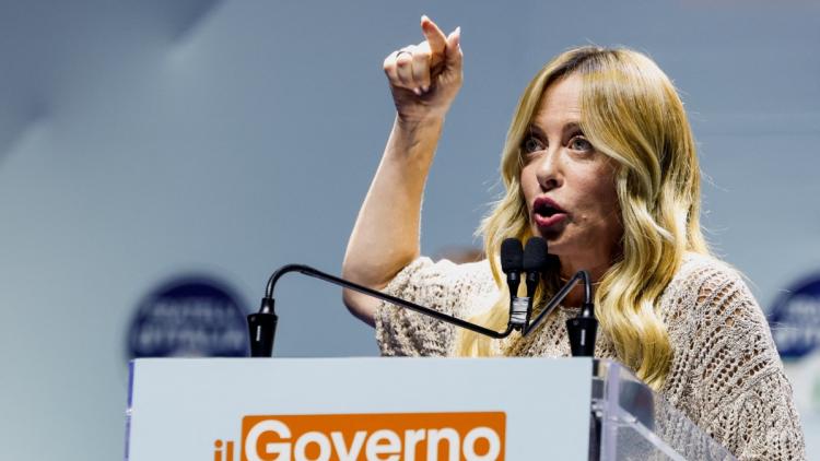 5f5f4174-a97c-45d9-b917-af20aac3bf94 Giorgia Meloni annonce des mesures sur le voile intégral et les étudiants étrangers
