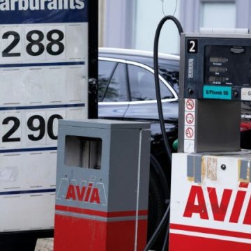 Le gouvernement propose de rendre le surplus de TVA sur les carburants aux Français