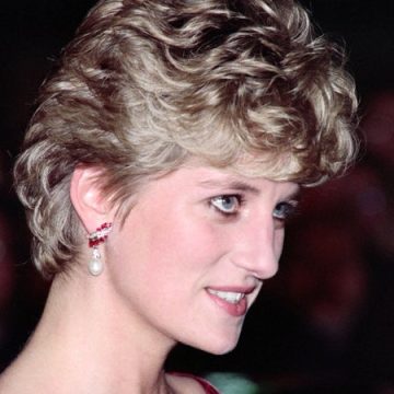 La robe emblématique de la princesse Diana mise aux enchères