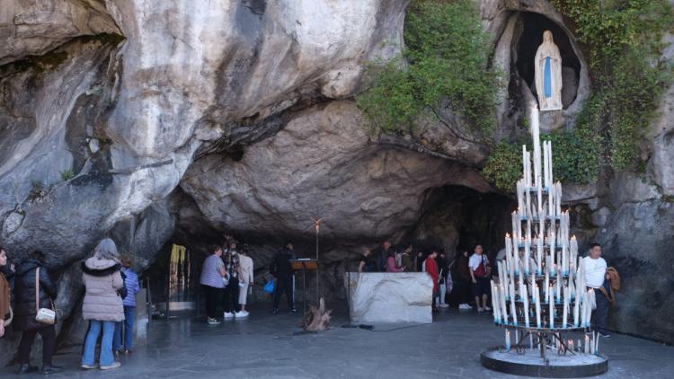 6d91a575-9fa7-4f24-ae94-3e96f0b7ad15 La visite historique du pape Léon XIV à Lourdes