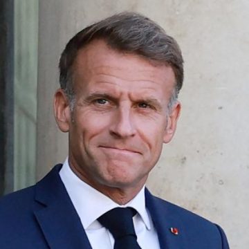 6e9e0b2d-1306-40d4-b144-c9ec4d642ca7 Emmanuel Macron rencontre la première promotion du service national à Orange