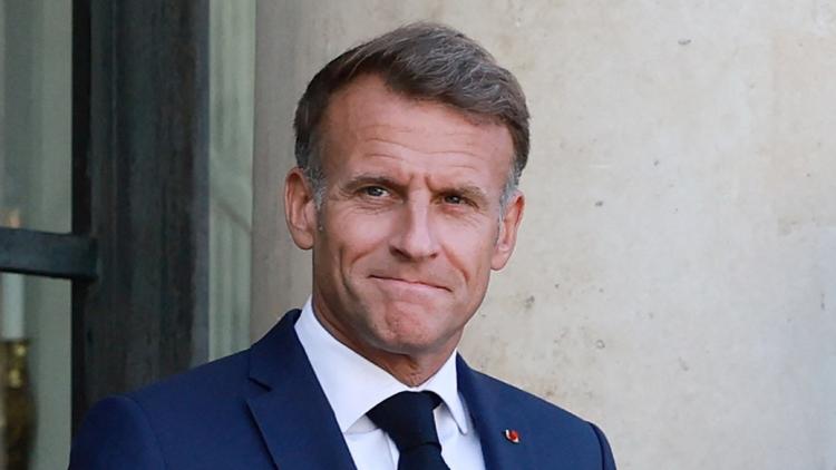 6e9e0b2d-1306-40d4-b144-c9ec4d642ca7 Emmanuel Macron rencontre la première promotion du service national à Orange
