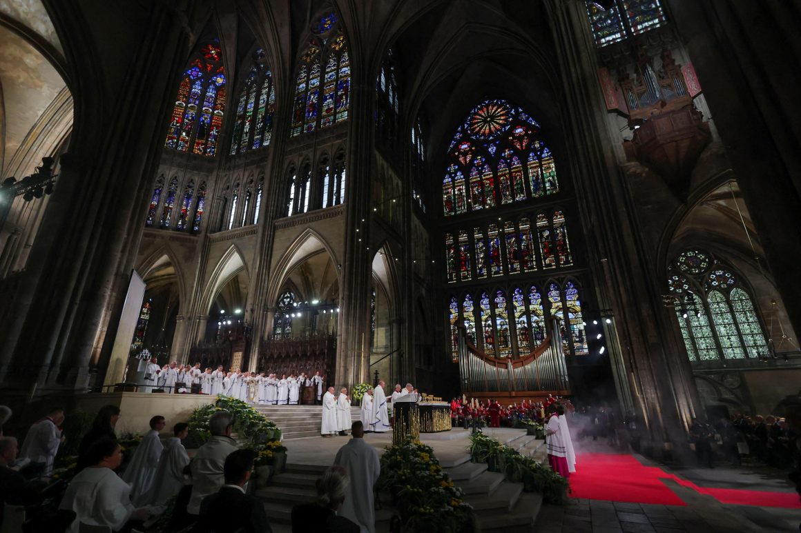 Le pape Léon XIV termine sa visite en France par une journée à Metz