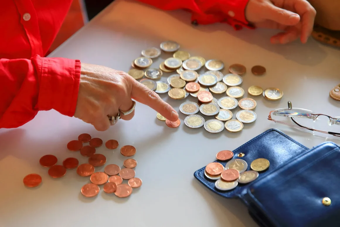 Le gouvernement envisage de geler le point d&rsquo;indice des fonctionnaires