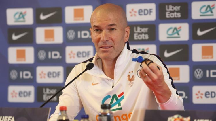 73b27b97-7706-4ab8-af45-50b8ee376f35 Zinédine Zidane et son approche pour l’équipe de France