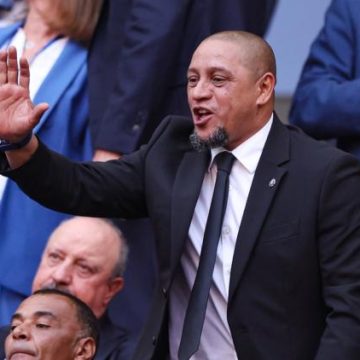 7568ed24-8ddc-4a1d-a0fc-581055303443 La Révélation de Roberto Carlos sur ses Déboires Financiers et Familiaux