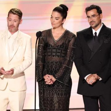 Hommage à Catherine O&rsquo;Hara lors des Emmy Awards