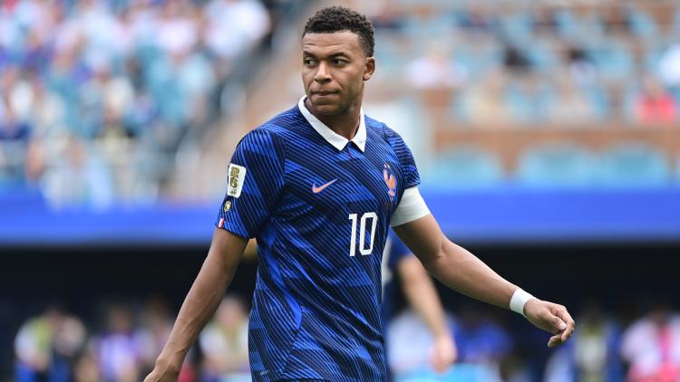 7a6f7ffe-d330-404c-8dd9-c22da0f0dd82 Mbappé retrouve Zidane en équipe de France
