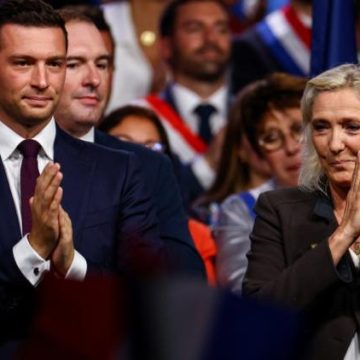 Marine Le Pen Renforce Son Équipe de Campagne