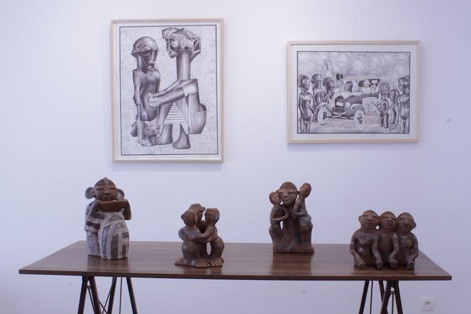8029dba7-0f47-4f16-83c8-3b46ff8e5122 Exposition : Une Dialogue Artistique entre Tradition et Modernité