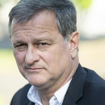 Louis Aliot défend le RN face aux accusations de racisme