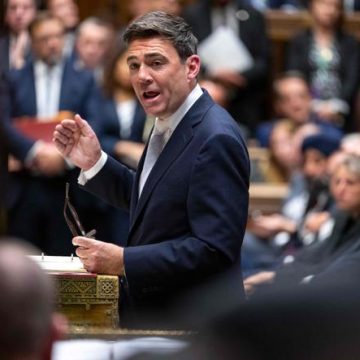 Le gouvernement britannique renforce le contrôle public sur les biens essentiels