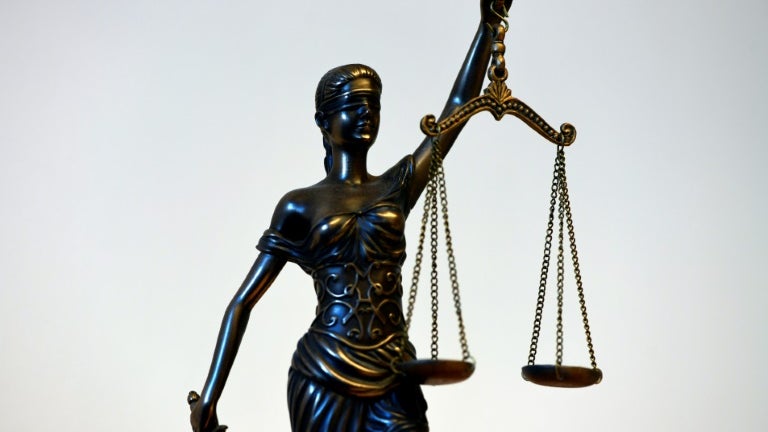 851a22aa-ff15-4e3e-9cd7-2c6731907c99 Procès d’un Tatoueur Accusé de Viol et d’Agression Sexuelle