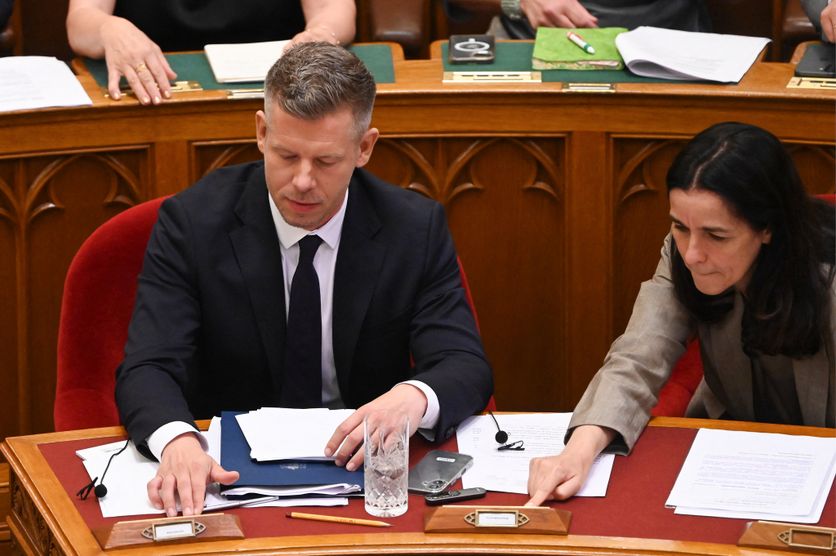 HUNGARY-POLITICS-EU-PARLIAMENT Peter Magyar et l’offensive contre les réseaux d’Orban