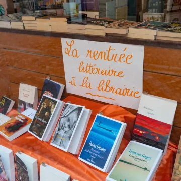 Ariane Mnouchkine : Une Vie Dédiée au Théâtre du Soleil