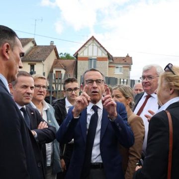 Le candidat LR propose réforme constitutionnelle et référendum sur droit du sol