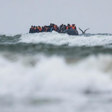 Peines requises contre des passeurs pour le naufrage meurtrier au large de Calais en 2021