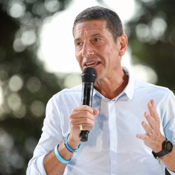 David Lisnard maintient sa candidature à la présidence de l&rsquo;AMF tout en visant l&rsquo;Élysée