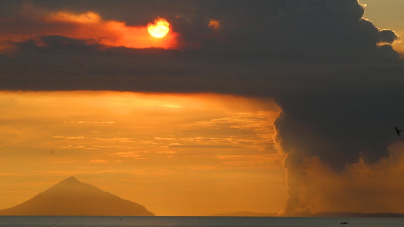 adc859d9-2959-4f1f-a61f-67ee1f803b1f Éruption spectaculaire du volcan Anak Krakatoa en Indonésie
