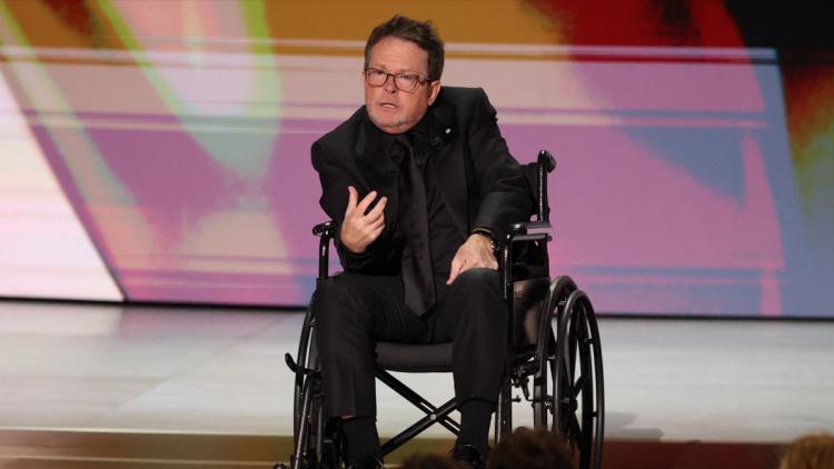 b7a60c86-f78e-40bd-ba24-7fef2c11bcb0 Michael J. Fox honoré pour son engagement humanitaire contre la Parkinson
