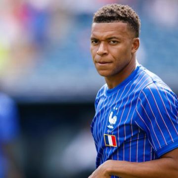 b7b13c75-382f-454b-a05b-41a8e6f08c7a Kylian Mbappé absent de l’entraînement des Bleus à Clairefontaine