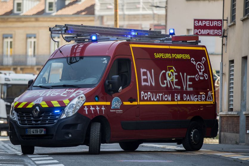 FRANCE-FIRESTATION-FIREMEN-STRIKE Mobilisation nationale des pompiers en France : Un été marqué par des incendies de grande ampleur