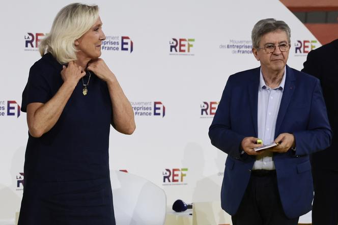 c271cf69-dafa-4ef3-8e30-de8b08df235b Jean-Luc Mélenchon : Évolution de sa position sur le voile islamique