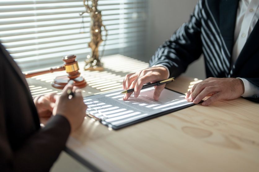 Lawyer explaining contract details to client in office Analyse Critique du Pacte Dutreil