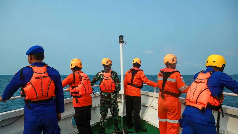 cfa60a57-839f-4a6e-b4eb-d4b739e75c74 Les recherches se poursuivent après l’éruption du volcan Anak Krakatau