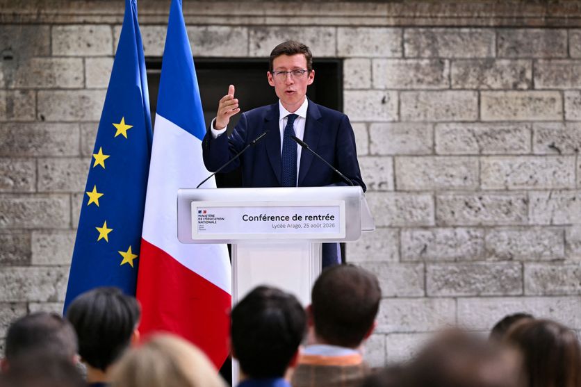 FRANCE-POLITICS-GOVERNMENT-EDUCATION Retard du Questionnaire sur les Violences Sexuelles dans les Écoles