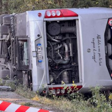 deb6e454-efa6-45cb-bc23-f148d09da28a Accident tragique: un autocar de touristes se renverse en Bavière
