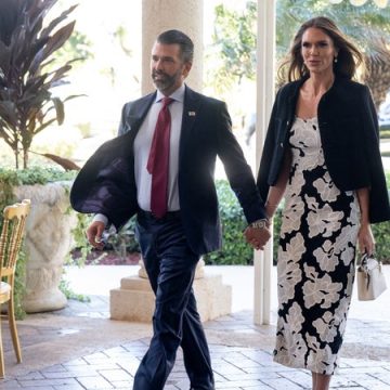 Un sénateur demande une enquête sur le mariage de Donald Trump Jr.
