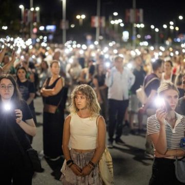 f5d0e40a-4d60-4366-9edb-f1a53307487a La Serbie organise des élections anticipées en réponse aux protestations