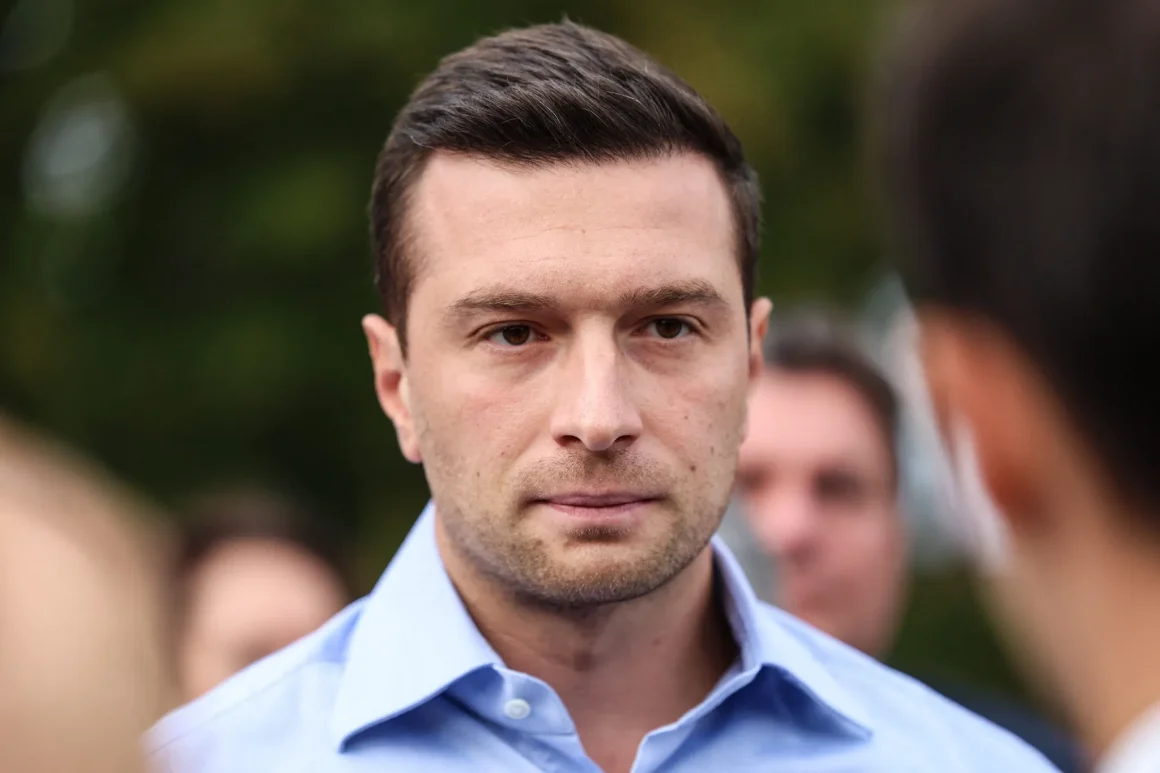 Jordan Bardella accusé de mensonge face à des propos antisémites