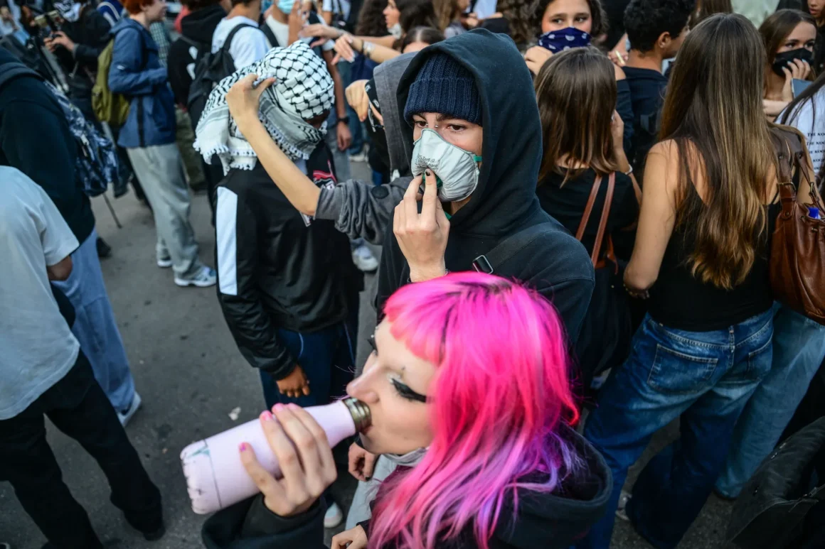 Les étudiants soutiennent les lycéens: une mobilisation croissante