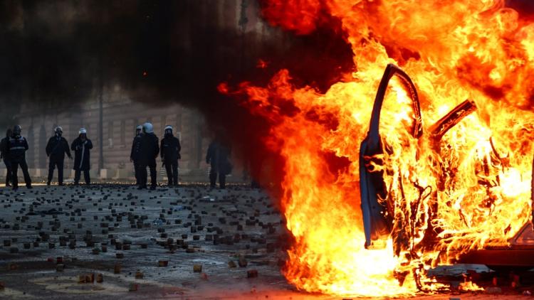 0f249b85-54d1-401e-bf8c-1ee199b7c982 Des manifestations secouent l’Europe