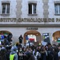 Blocage inédit à l&rsquo;Institut catholique de Paris par les étudiants